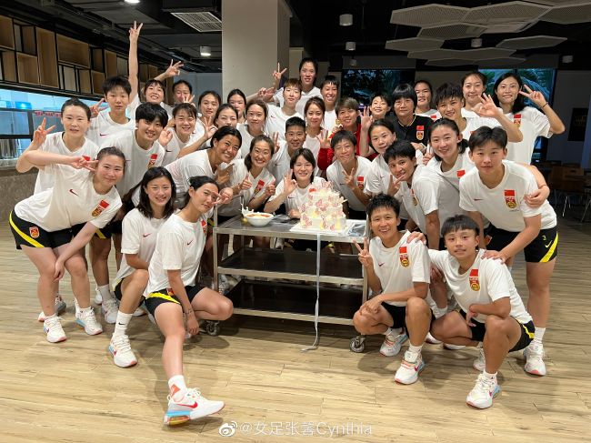 另外，如果你仔细的去分析本场比赛，曼联也不乏能够破门的机会。